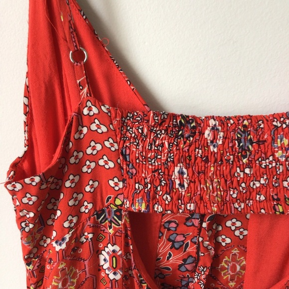 Abel the Label Lola dress, ruffle hem. Back cutout. - Picture 9 of 11